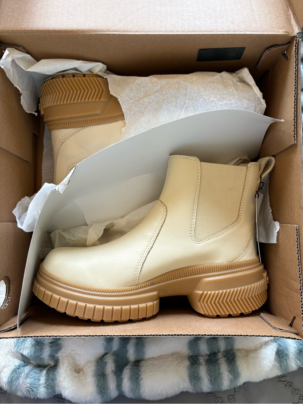 Sorel Ona Ave Chelsea Boot WP in Honey White